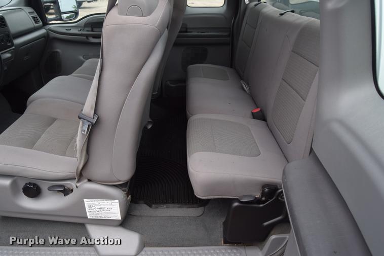 image for item L2590 2004 Ford F350 XLT Super Duty SuperCab utility truck