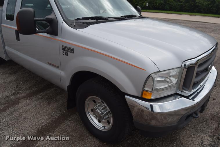 image for item L2590 2004 Ford F350 XLT Super Duty SuperCab utility truck