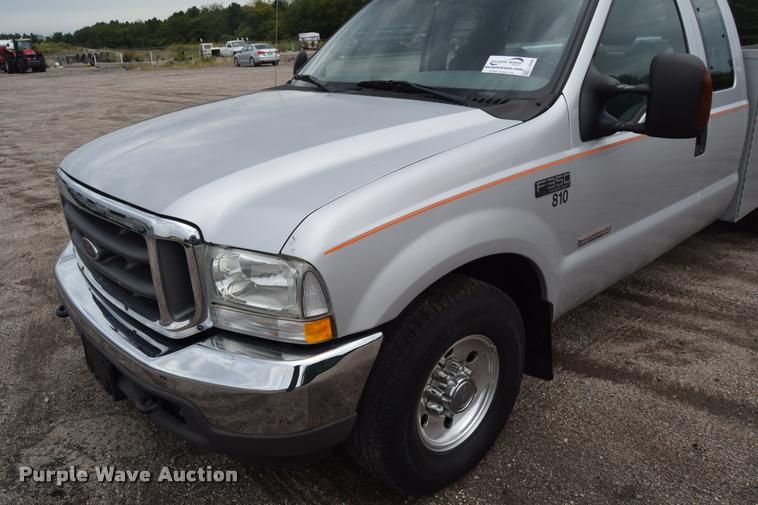 image for item L2590 2004 Ford F350 XLT Super Duty SuperCab utility truck
