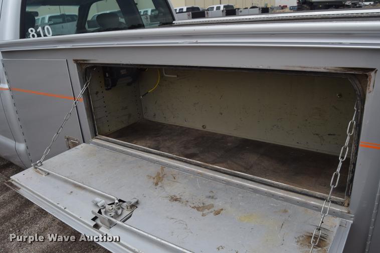 image for item L2590 2004 Ford F350 XLT Super Duty SuperCab utility truck