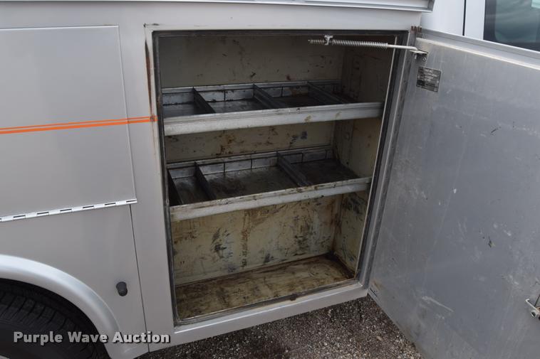 image for item L2590 2004 Ford F350 XLT Super Duty SuperCab utility truck