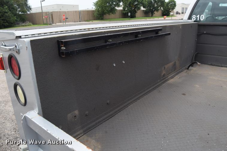 image for item L2590 2004 Ford F350 XLT Super Duty SuperCab utility truck