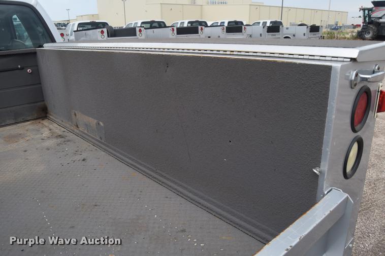 image for item L2590 2004 Ford F350 XLT Super Duty SuperCab utility truck