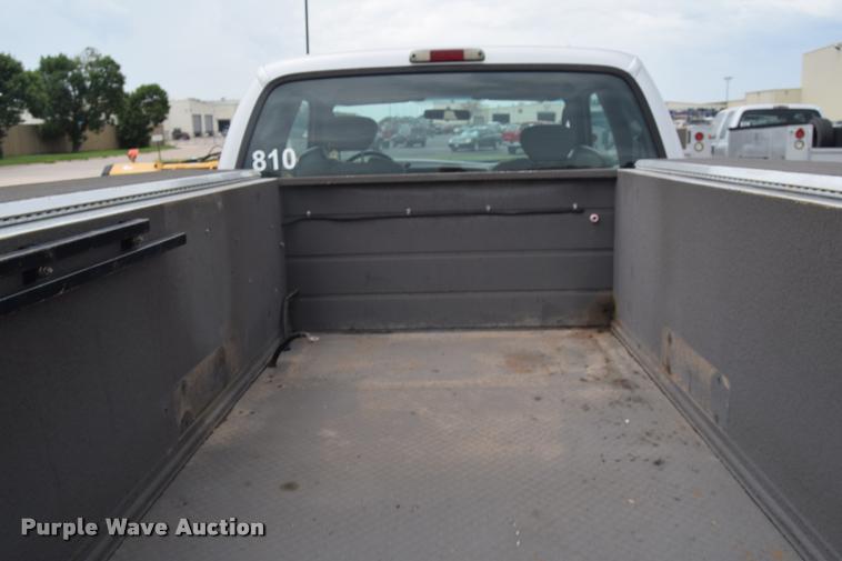 image for item L2590 2004 Ford F350 XLT Super Duty SuperCab utility truck