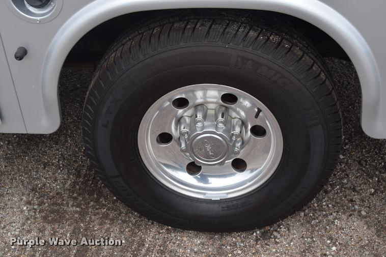 image for item L2590 2004 Ford F350 XLT Super Duty SuperCab utility truck