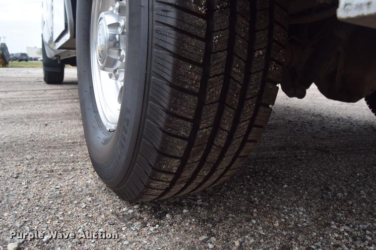 image for item L2590 2004 Ford F350 XLT Super Duty SuperCab utility truck