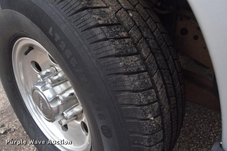 image for item L2590 2004 Ford F350 XLT Super Duty SuperCab utility truck