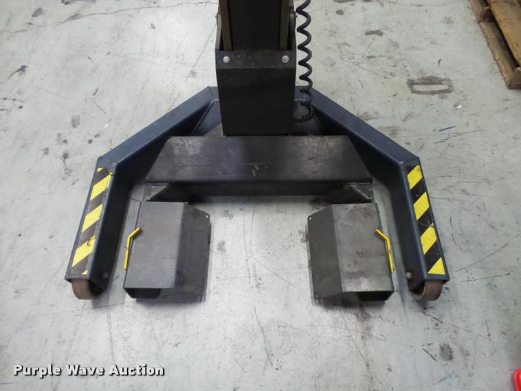 image for item L2710 (4) Challenger CLM16 electric mobile column lifts
