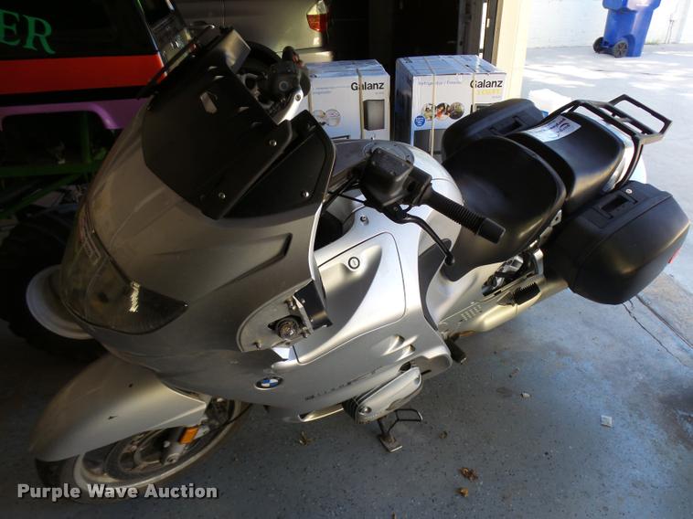 image for item L2714 2004 BMW R1150RT motorcycle