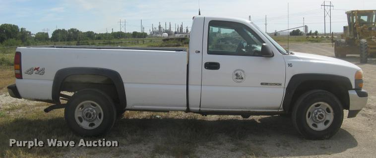 image for item L3893 2000 GMC Sierra 2500 SL pickup truck