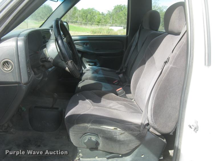 image for item L3893 2000 GMC Sierra 2500 SL pickup truck