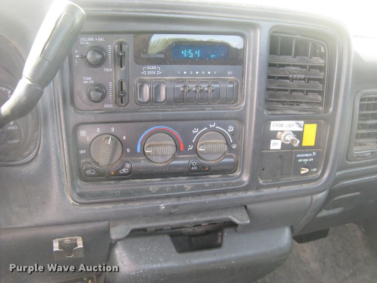 image for item L3893 2000 GMC Sierra 2500 SL pickup truck