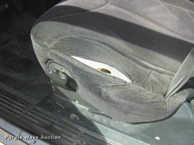 image for item L3893 2000 GMC Sierra 2500 SL pickup truck