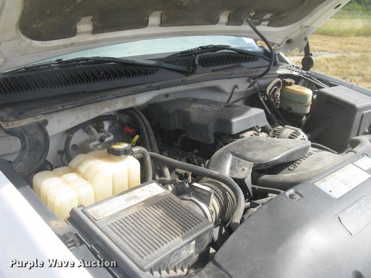 image for item L3893 2000 GMC Sierra 2500 SL pickup truck