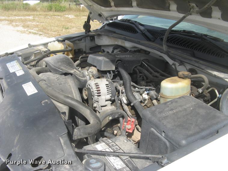 image for item L3893 2000 GMC Sierra 2500 SL pickup truck