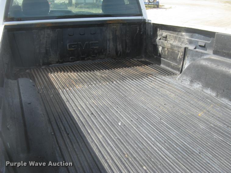 image for item L3893 2000 GMC Sierra 2500 SL pickup truck