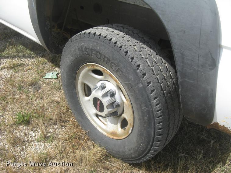 image for item L3893 2000 GMC Sierra 2500 SL pickup truck