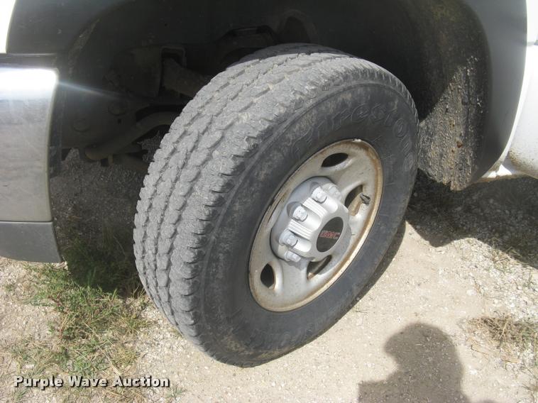 image for item L3893 2000 GMC Sierra 2500 SL pickup truck