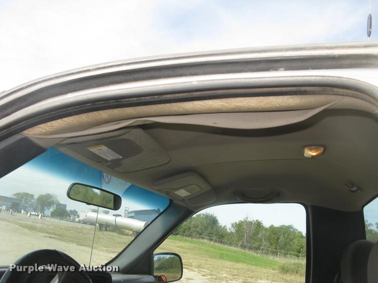 image for item L3893 2000 GMC Sierra 2500 SL pickup truck