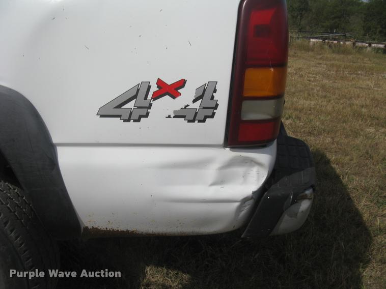 image for item L3893 2000 GMC Sierra 2500 SL pickup truck