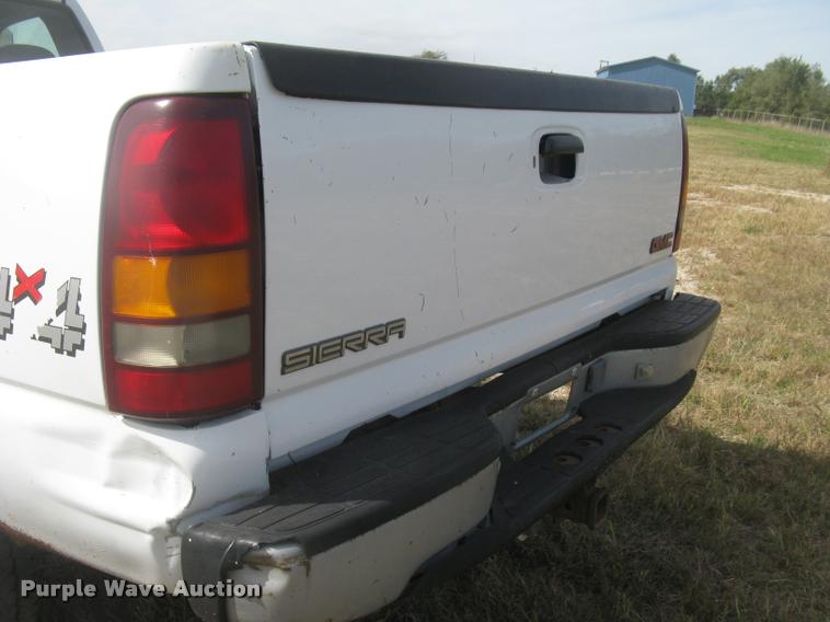 image for item L3893 2000 GMC Sierra 2500 SL pickup truck
