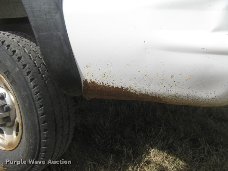 image for item L3893 2000 GMC Sierra 2500 SL pickup truck