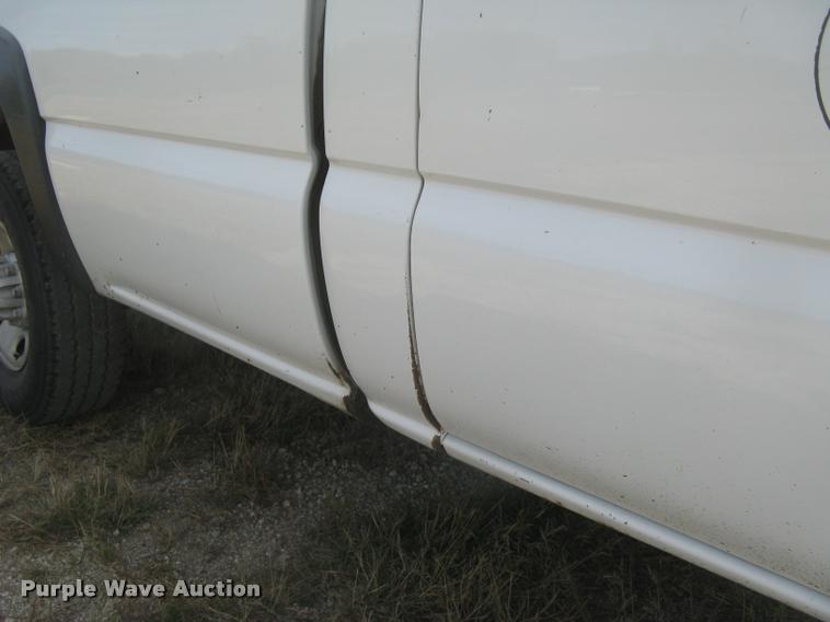 image for item L3893 2000 GMC Sierra 2500 SL pickup truck