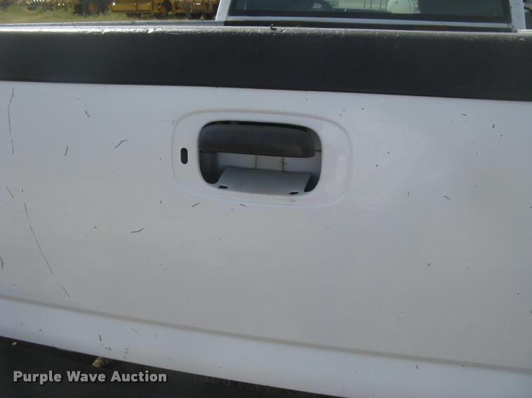 image for item L3893 2000 GMC Sierra 2500 SL pickup truck