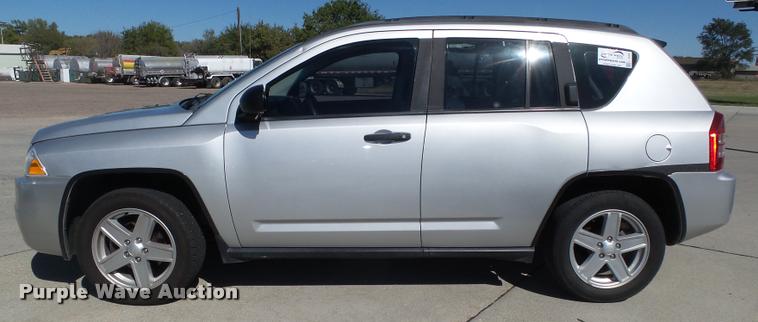 image for item L4056 2007 Jeep Compass SUV