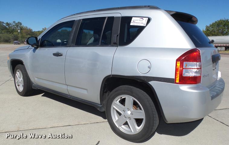 image for item L4056 2007 Jeep Compass SUV