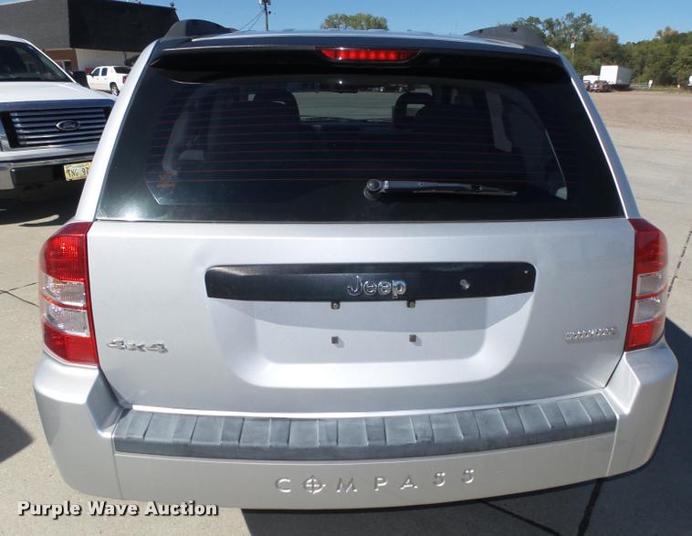 image for item L4056 2007 Jeep Compass SUV