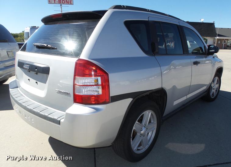 image for item L4056 2007 Jeep Compass SUV