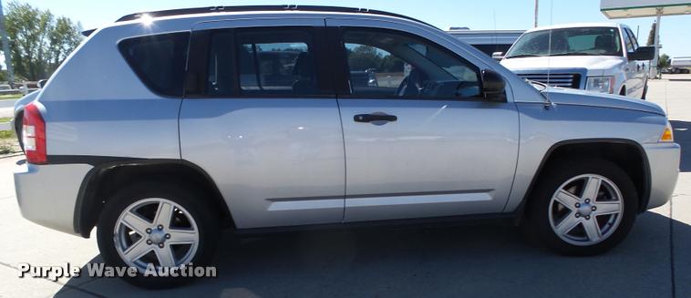 image for item L4056 2007 Jeep Compass SUV