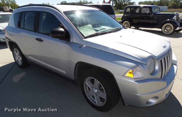 image for item L4056 2007 Jeep Compass SUV