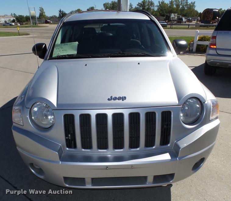 image for item L4056 2007 Jeep Compass SUV
