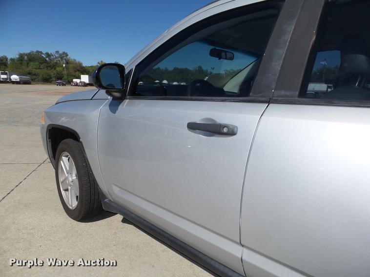 image for item L4056 2007 Jeep Compass SUV