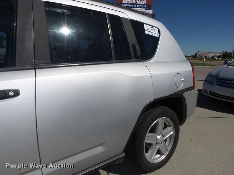 image for item L4056 2007 Jeep Compass SUV