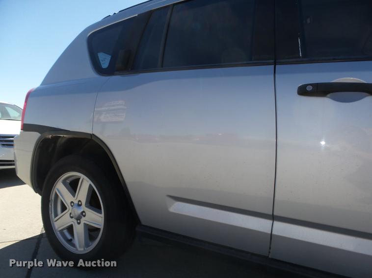 image for item L4056 2007 Jeep Compass SUV