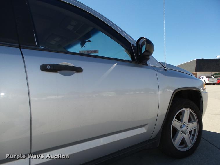 image for item L4056 2007 Jeep Compass SUV