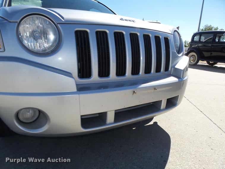 image for item L4056 2007 Jeep Compass SUV