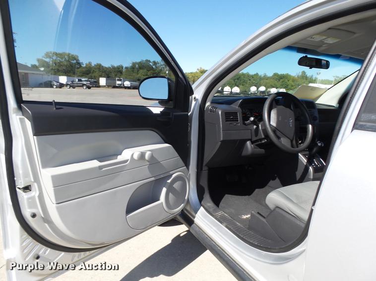 image for item L4056 2007 Jeep Compass SUV