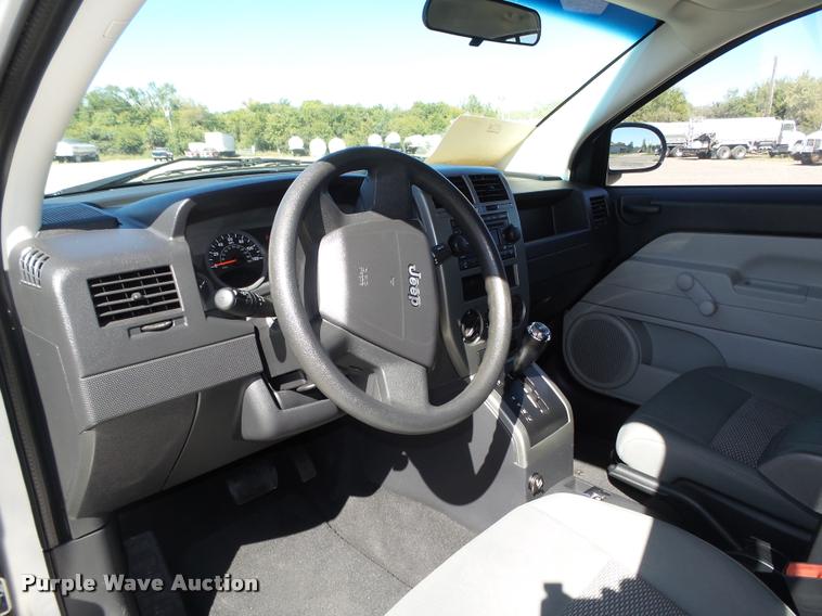 image for item L4056 2007 Jeep Compass SUV