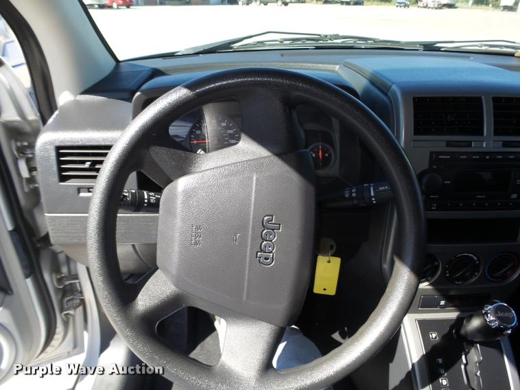 image for item L4056 2007 Jeep Compass SUV