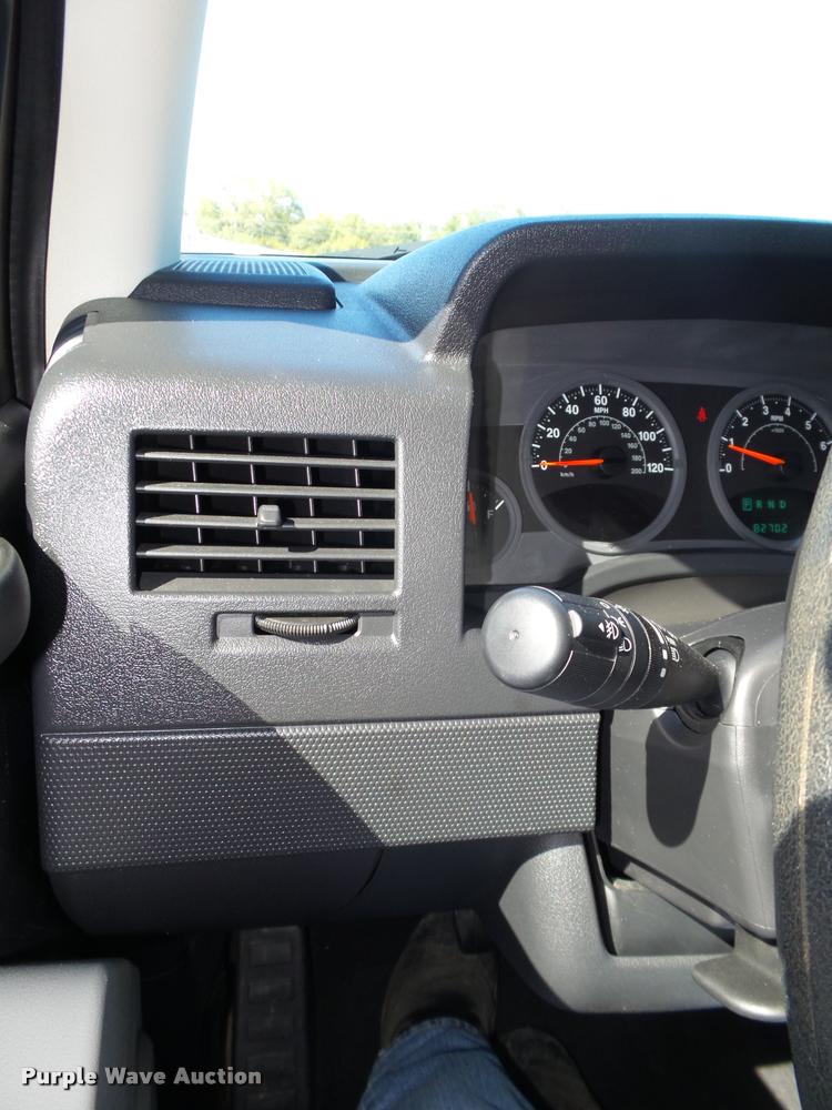 image for item L4056 2007 Jeep Compass SUV