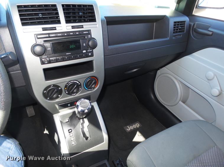 image for item L4056 2007 Jeep Compass SUV