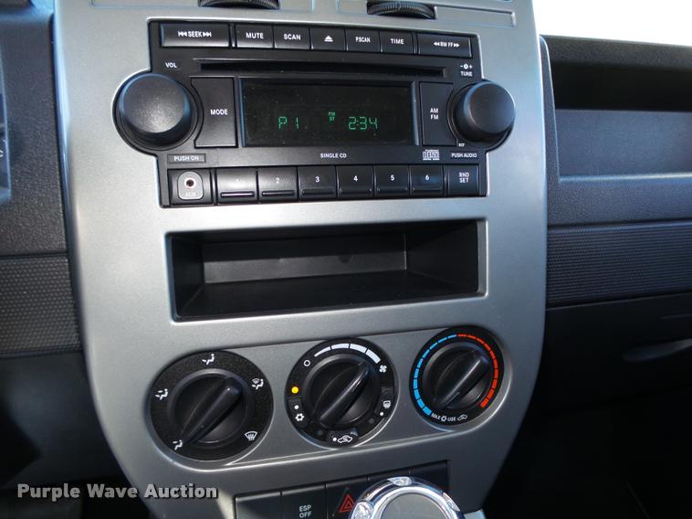 image for item L4056 2007 Jeep Compass SUV