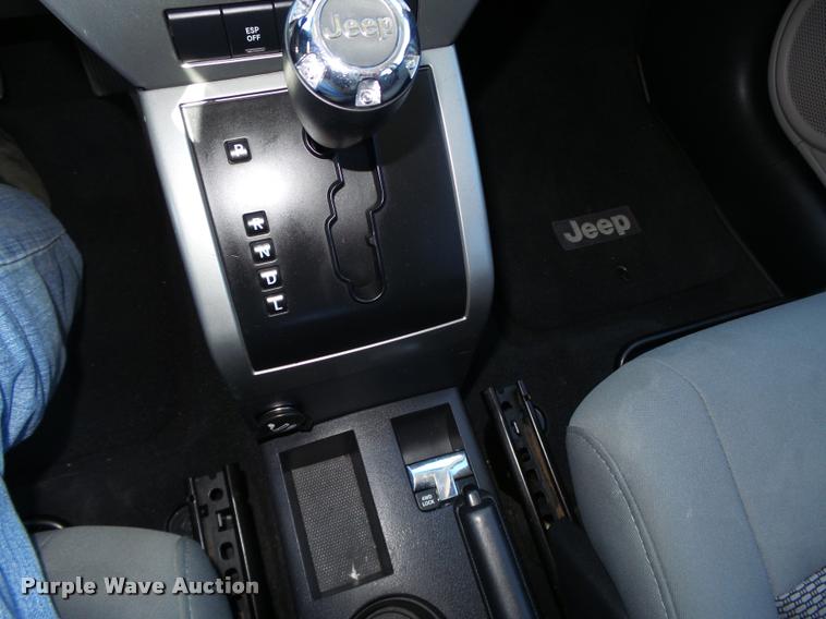 image for item L4056 2007 Jeep Compass SUV