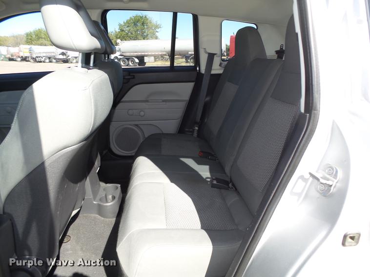 image for item L4056 2007 Jeep Compass SUV