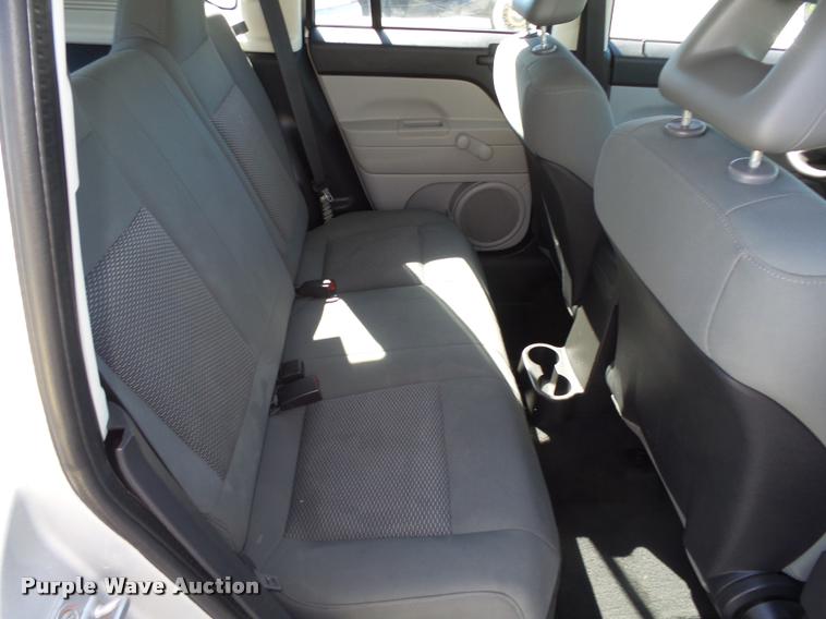 image for item L4056 2007 Jeep Compass SUV