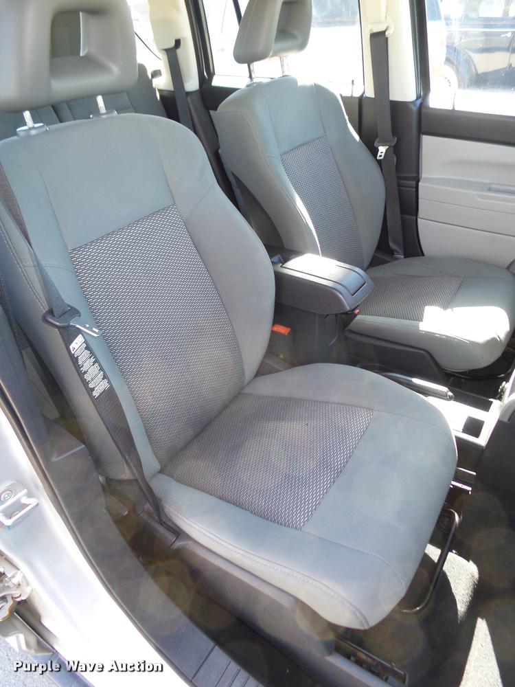 image for item L4056 2007 Jeep Compass SUV